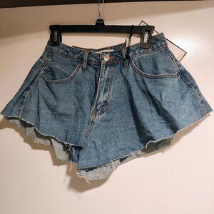 Almost famous flared high rise shorts